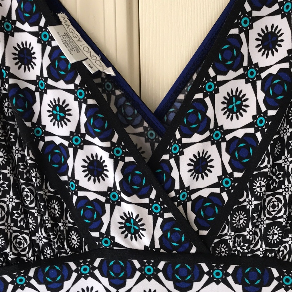 Maggy London like new dress FLOWERS
